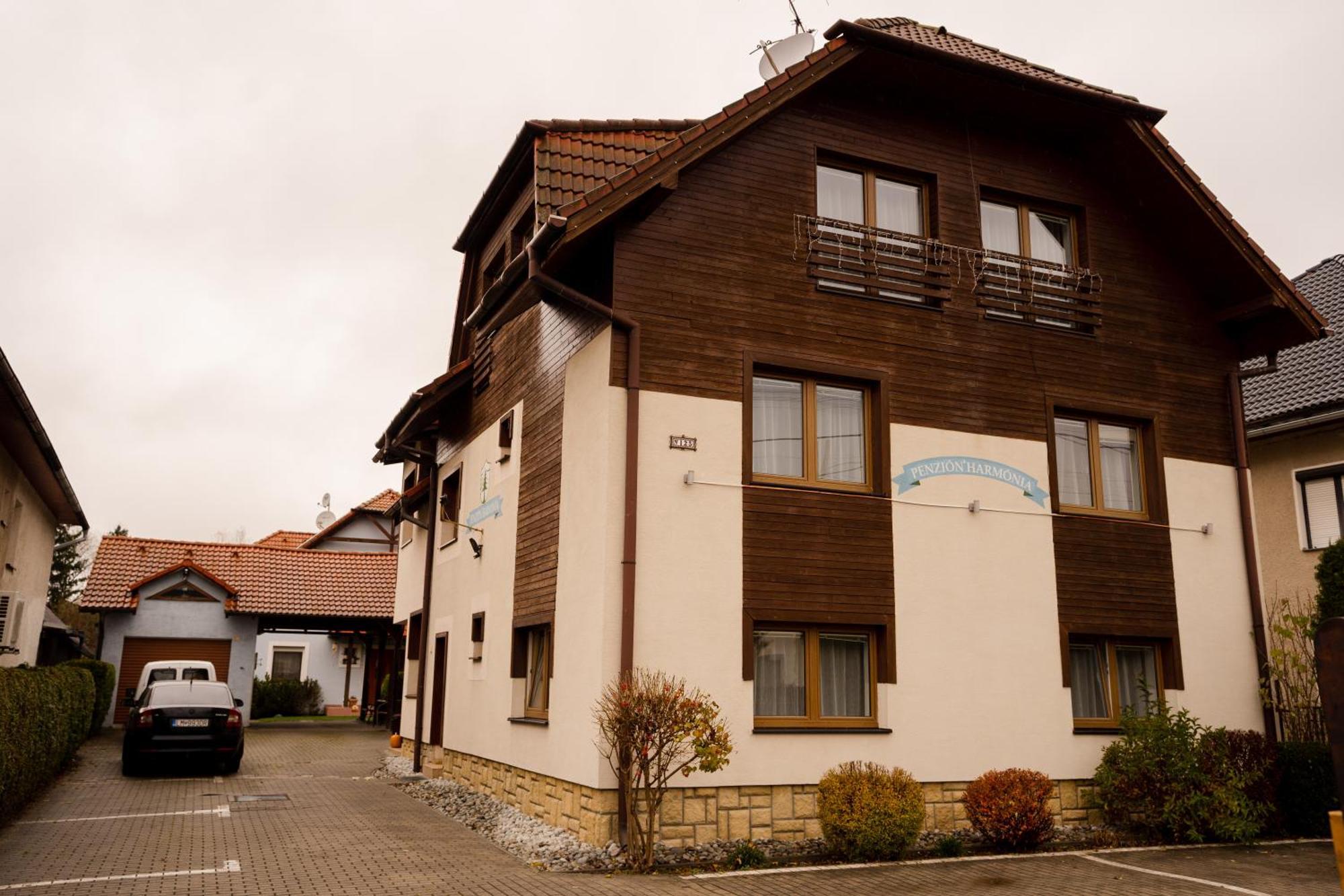 Penzion Harmonia Liptovsky Mikulas Exterior foto